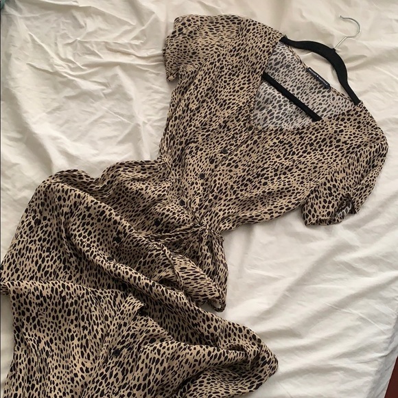 Brandy Melville Dresses & Skirts - Brandy Melville - cute patterned button-down dress